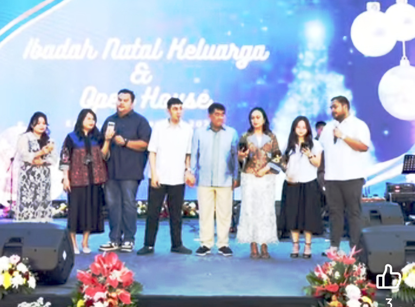 Rayakan Natal Kedua di Kampung Halaman, Gubernur Yulius Selvanus Pererat Kebersamaan dengan Warga