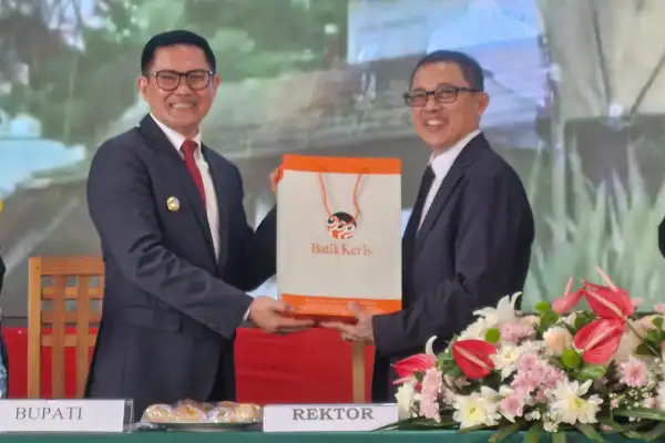 Bertumbuh dan Berdampak: Pesan Visioner Joune Ganda di Puncak Dies Natalis FEB Unsrat