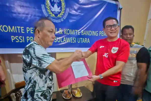 Joune Ganda Resmi Ambil Formulir, Siap Kembali Pimpin PSSI Sulut