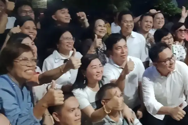 Pdt Hein Arina Divonis Satu Tahun, Keluarga dan Kerabat Lantunkan Pujian Rohani
