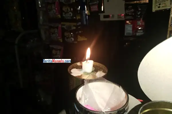 Natal dalam Gelap: Warga Kalawat Rayakan Kelahiran Kristus di Bawah Cahaya Lilin, Listrik Padam Berjam-jam Tepat di 25 Desember