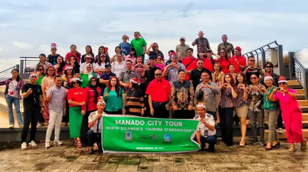 Nuansa Natal Warnai City Tour Pelaku Pariwisata Sulut, Lagu Natal Bergema di Bandara Sam Ratulangi