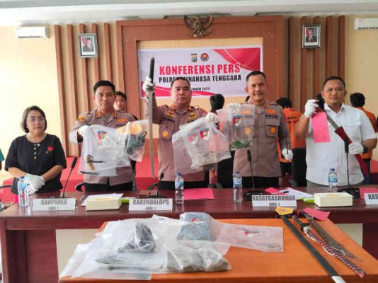 Polda Sulut Bersama Polres Mitra Ungkap 10 Tersangka Konflik Watuliney-Molompar, 1 Diantaranya Perempuan 1 Polda Sulut Bersama Polres Mitra Ungkap 10 Tersangka Konflik Watuliney-Molompar, 1 Diantaranya Perempuan