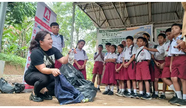 Peduli Lingkungan, Alfamidi Edukasi Siswa SD Sarawet Kelola Sampah Jadi Rupiah