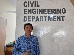 Pandangan Praktis Realis dan Pandangan Idealis Tentang Keuntungan dan Pelayanan Dalam Bisnis