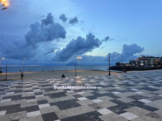 Penataan Boulevard Pasir Putih yang kini menjadi ikon ruang publik modern di Manado.