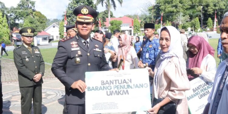 Kapolres Irwanto Serahkan Bantuan UMKM