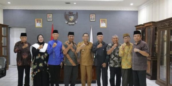 walikota Kotamobagu Terima Audiens Dari Yayasan Ibnu Sabil 8 walikota Kotamobagu Terima Audiens Dari Yayasan Ibnu Sabil