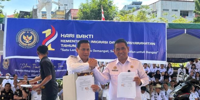 Walikota kotamobagu Meraih Penghargaan Karya Bhakti Dari Kementrian Imigrasi