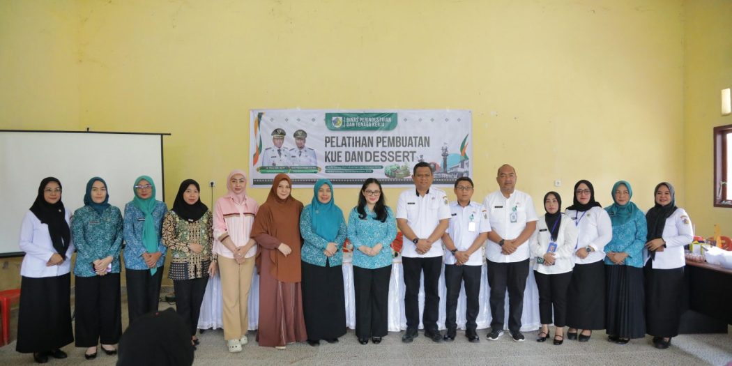 Wakil Ketua TP PKK Kota Kotamobagu Membuka Pelatihan Pembuatan Kue Dan Dessert