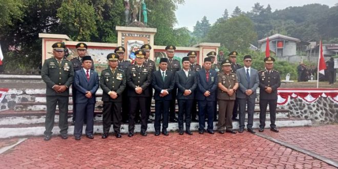 Walikota Dan Wakil Walikota Ziarah Ke TMP