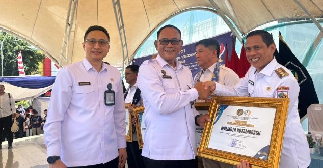 Walikota Kotamobagu Meraih Penghargaan Karya Bhakti Pemasyarakatan Dari Pemasyarakatan Kementerian Imigrasi Dan Pemasyarakatan Republik Indonesia