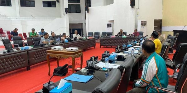 Banggar DPRD Kotamobagu dan Tim TAPD bahas Dokumen Kebijakan Umum 8 Banggar DPRD Kotamobagu dan Tim TAPD bahas Dokumen Kebijakan Umum
