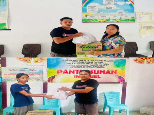 Ketua DPRD Sangihe Ferdy Sondakh Bersama ManadoNews Gelar Aksi Sosial di Tahuna 9 Ketua DPRD Sangihe Ferdy Sondakh Bersama ManadoNews Gelar Aksi Sosial di Tahuna