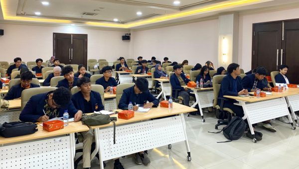 Jan Maringka: Pengadilan Sarana Tepat Menerima Gugatan Masyarakat demi Kepentingan Umum 8 Jan Maringka: Pengadilan Sarana Tepat Menerima Gugatan Masyarakat demi Kepentingan Umum