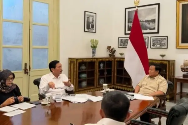 Luhut Binsar Pandjaitan Laporkan Tiga Hal ke Presiden Prabowo Subianto