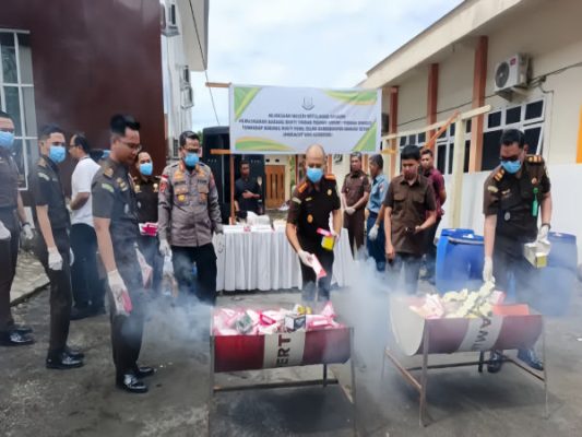 Kejari Tahuna Musnahkan Barang Bukti Inkrah, Tegaskan Transparansi Penegakan Hukum