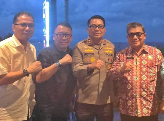 Jelang Natal & Tahun Baru, Kemenag–Polda–FKUB Sulut Satu Suara Serukan Kerukunan: Warga Diimbau Waspada Provokasi Medsos 8 Kiri ke Kanan: Pdt Ricky Tafuama, Pdt Lucky Rumopa, Kapolda Sulut Irjen Pol Roycke Langie, Kakanwil Kemenag KH. Ulyas Taha