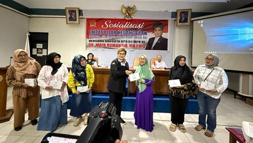 Maya Rumantir Bangkitkan Spirit Kebangsaan Bersama Majelis Ta’lim Nurul Jannah Banjer