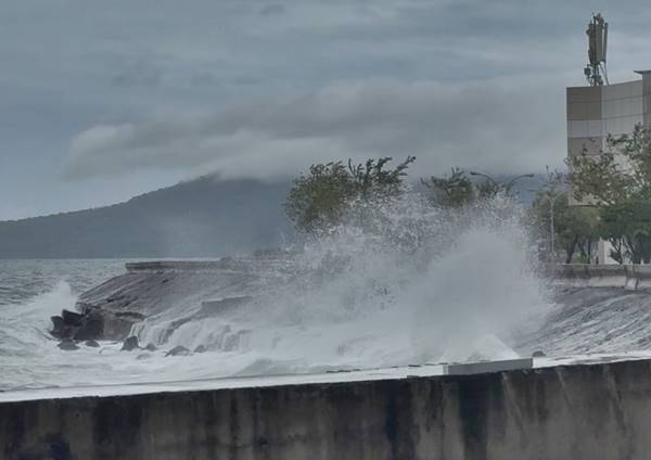 BMKG Peringatkan Sulawesi Utara Terancam Banjir ROB Akibat Bulan Perigee, Warga Pesisir Diminta Siaga