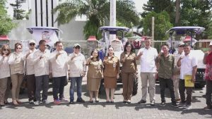 Vanda Sarundajang Serahkan Bantuan Alsintan untuk Poktan di Minahasa