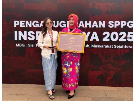 Meyvi Christine Lumangkun Dampingi SPPG Balangga 2 Tetebatu Terima Penghargaan Inspiradaya