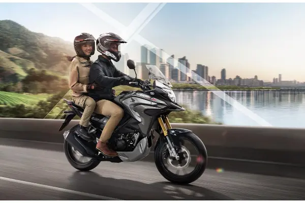 Pasiar Natal Sebentar Lagi, Berikut Tips Berkendara Aman dengan Sepeda Motor