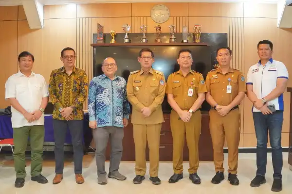 Hengki Honandar Bahas Pengelolaan Air Bersih dengan Investor Penting