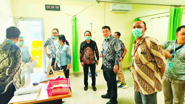 Wujudkan Layanan Prima, Jajaran Direksi RSUP Kandou Pantau Langsung Instalasi Listrik dan Alkes