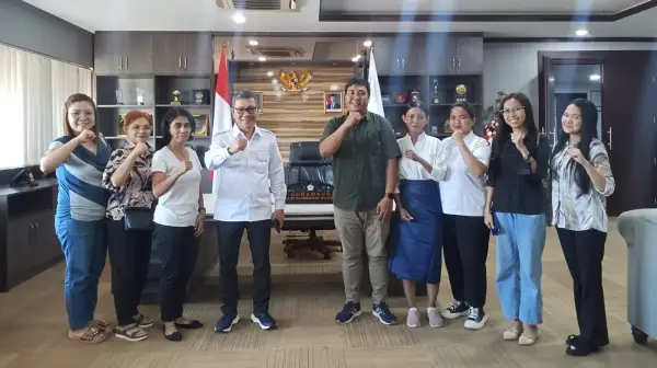 Puluhan Tenaga Pendidik Sekolah ABK Adukan Nasib ke Kantor Gubernur Sulut