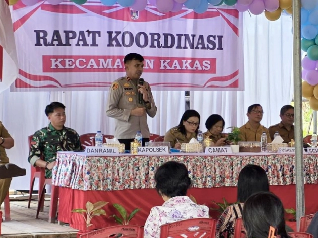 Jelang Pilhut Desa, Kapolsek Kakas Minta Pemerintah Desa Aktif Cegah Konflik
