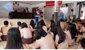 Komitmen Keselamatan Berkendara, DAW Gelar Edukasi Safety Riding di SMP Negeri 1 Bitung