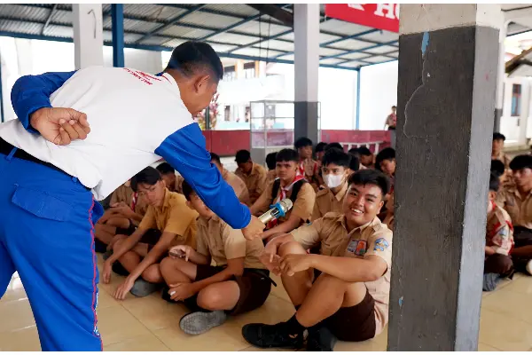 Edukasi Sejak Dini, DAW Tanamkan Kesadaran Safety Riding di SMP Negeri 1 Bitung