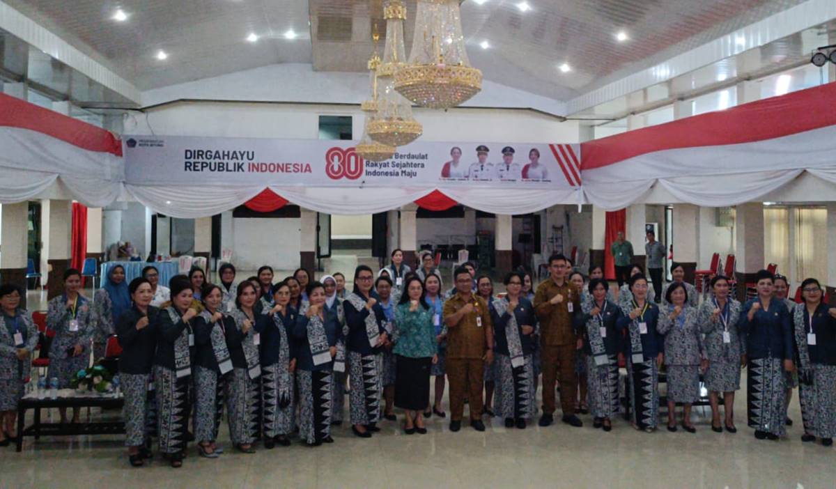 Ketua TP PKK Kota Bitung Ny Ellen Honandar Sondakh menghadiri Muscab VIII IBI Kota Bitung