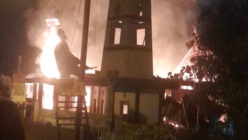 Gereja Santa Maria Pinaras Dilalap Api di Awal Tahun, Umat Katolik Tomohon Tunjukkan Ketegaran