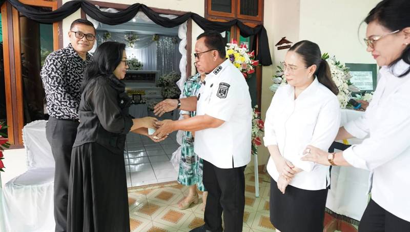 Robby Dondokambey – Vanda Sarundajang Hadiri Ibadah Penghiburan Almarhum Max Pangkerego