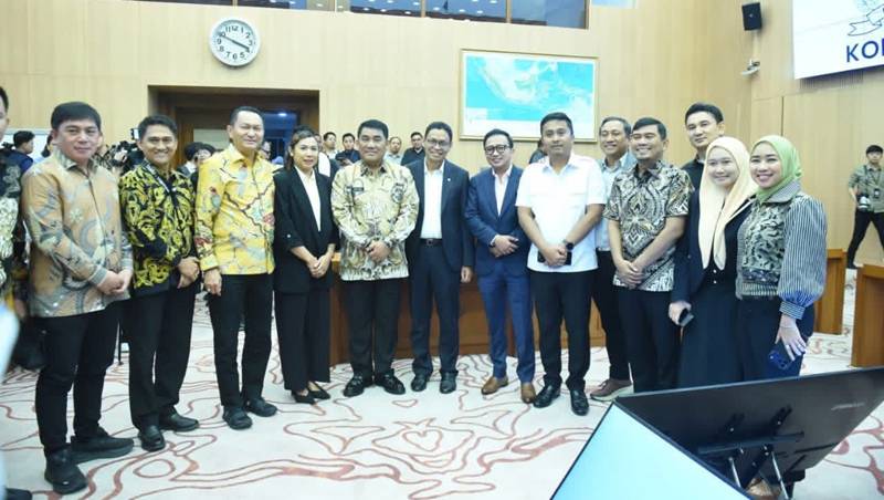 Gubernur Yulius Selvanus Perjuangkan Legalitas Penambang Rakyat Sulut di DPR RI