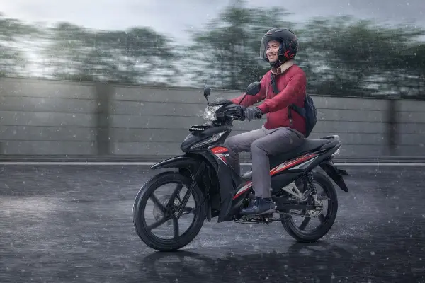 Ini Tips Rawat Sepeda Motor saat Musim Hujan dari Honda