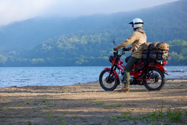 Perjalanan Jauh Naik Motor? Ini Tips Safety Riding dari Honda
