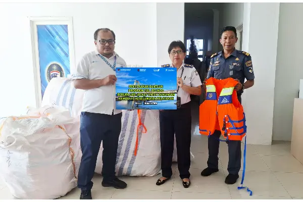 Pelindo Donasi 150 Life Jacket, Dukung Kampanye Keselamatan Berlayar di Sulawesi Utara