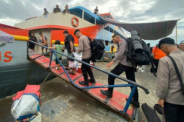 Polda Sulut Kerahkan Personel dan Peralatan untuk Penanganan Dampak Banjir Bandang di Sitaro