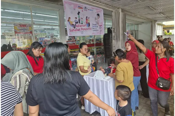 Posyandu Hadir di Alfamart Singkil Manado, Ibu dan Anak Antusias