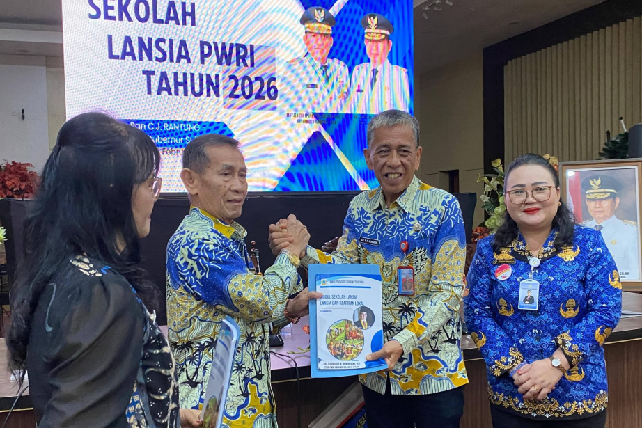 Koordinator Stafsus Ferdinand Mewengkang Luncurkan Modul Sekolah Lansia Berbasis Kearifan Lokal