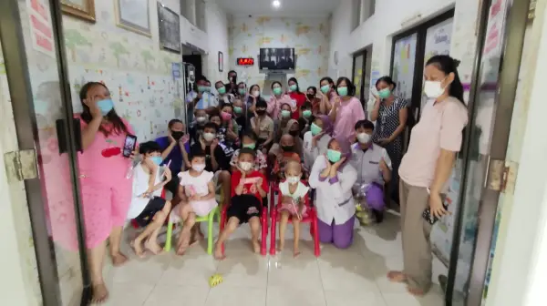 Kado Cinta di Ruang Estella RSUP Kandou: Saat Hari Kanker Anak Berbalut Manisnya Valentine