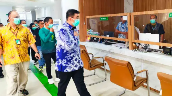 Turun Lapangan, Dirut Starry Rampengan Cek Detail Pelayanan hingga Sapa Pasien