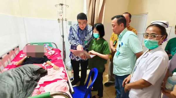 Turun Lapangan, Dirut Starry Rampengan Cek Detail Pelayanan hingga Sapa Pasien 2 Turun Lapangan, Dirut Starry Rampengan Cek Detail Pelayanan hingga Sapa Pasien