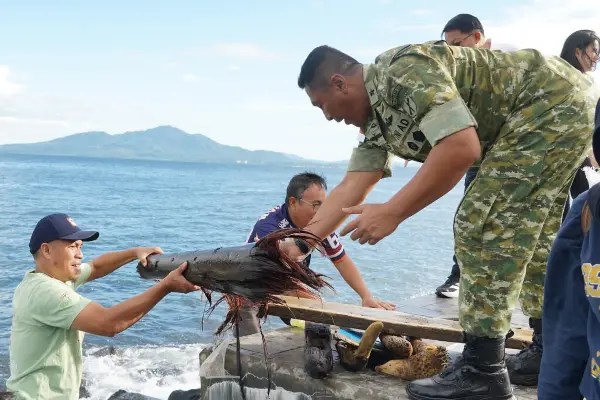 Kodam XIII/Merdeka Lanjutkan Aksi Bersih Pantai Karangria, Kasdam Turun Langsung