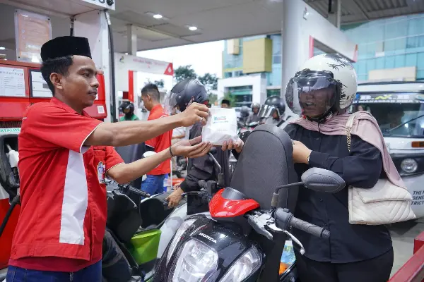 Selama Ramadan, Pertamina Patra Niaga Sulawesi Berbagi Takjil Gratis di 178 SPBU
