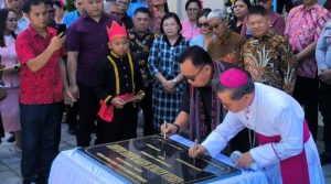 Bupati Robby Dondokambey Resmikan Gereja Katoli St. Blasius Kalasey