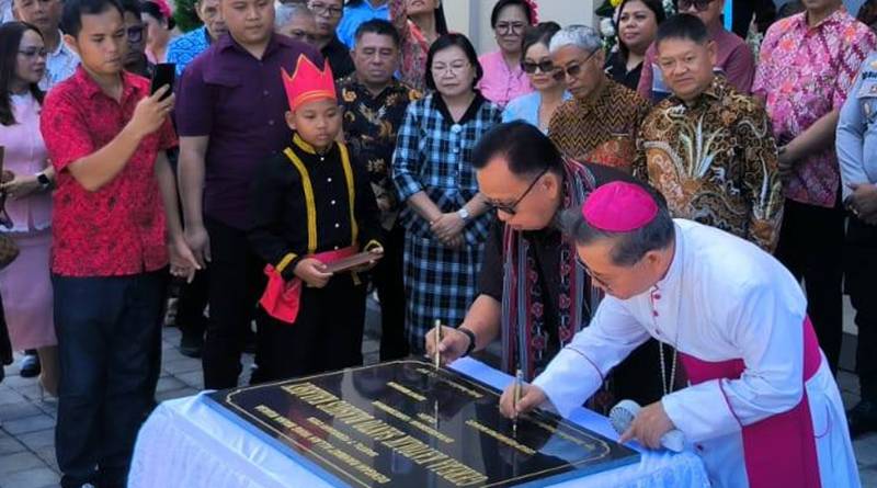 Bupati Robby Dondokambey Resmikan Gereja Katoli St. Blasius Kalasey